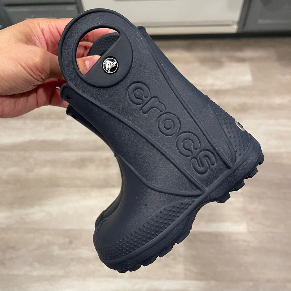 CROCS KIDS’ HANDLE IT RAIN BOOT - Picture 9 of 12